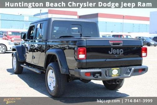 2022 Jeep Gladiator Sport