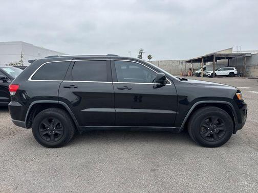 Brilliant Black Crystal Pearlcoat 2015 Jeep Grand Cherokee Laredo