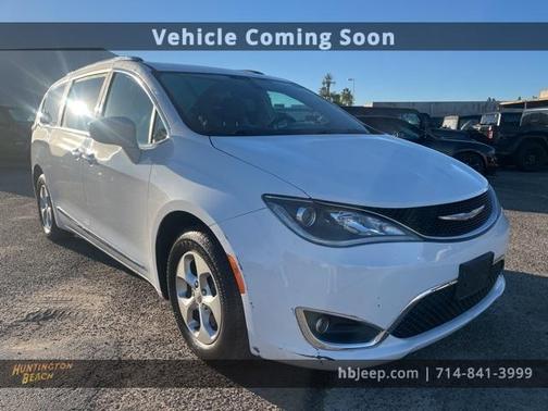 2017 Chrysler Pacifica Touring-L Plus