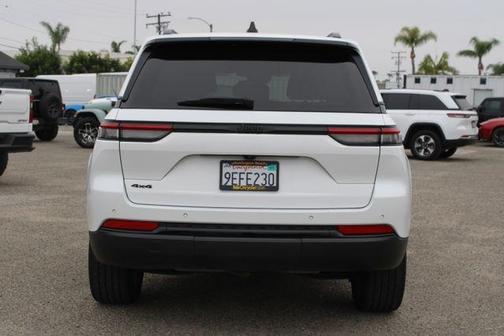 Bright White Clearcoat 2023 Jeep Grand Cherokee Altitude