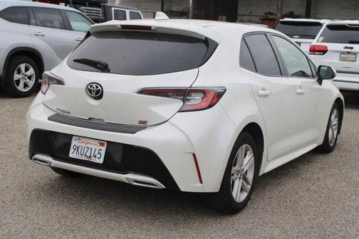 Blizzard Pearl 2019 Toyota Corolla Hatchback SE