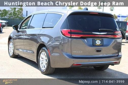 2023 Chrysler Pacifica Touring-L