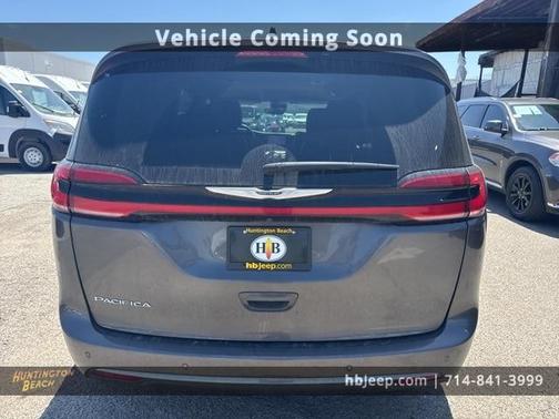 2023 Chrysler Pacifica Touring-L