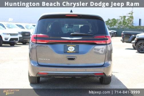 2023 Chrysler Pacifica Touring-L