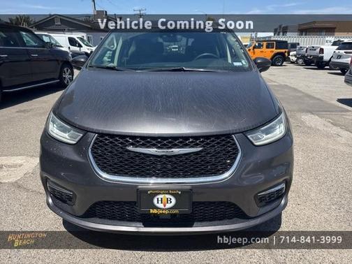 2023 Chrysler Pacifica Touring-L