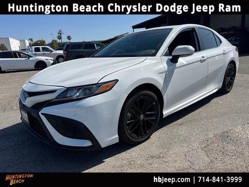 Ice 2023 Toyota Camry Hybrid SE