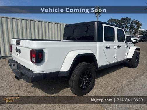 2022 Jeep Gladiator Sport