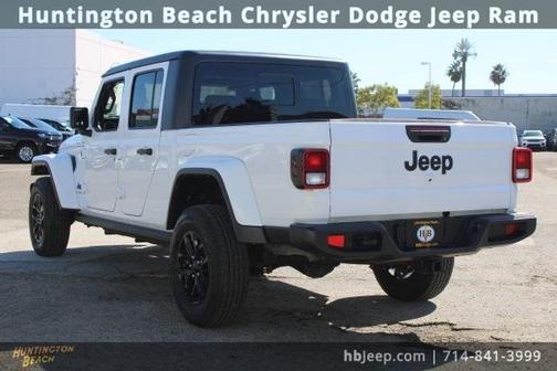 2022 Jeep Gladiator Sport