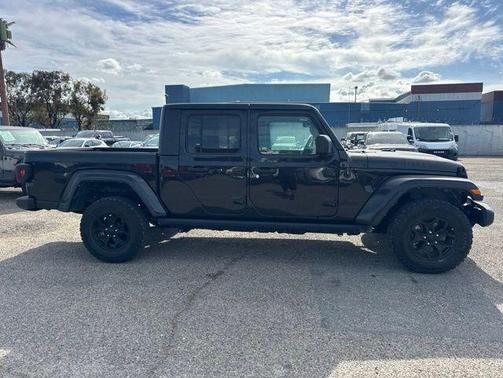 Black Clearcoat 2022 Jeep Gladiator Sport