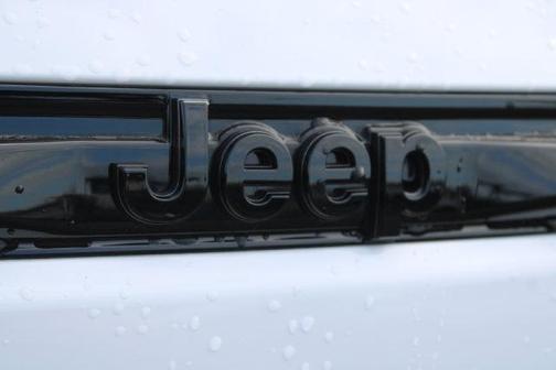 Bright White Clearcoat 2023 Jeep Grand Cherokee Altitude