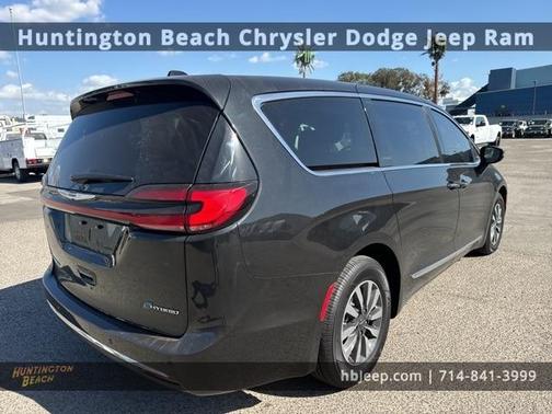 2023 Chrysler Pacifica Hybrid Limited