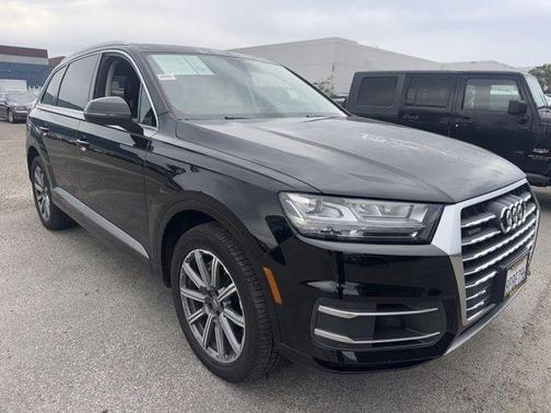 Night Black 2019 Audi Q7 55 SE Premium