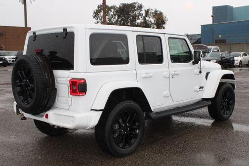 Bright White Clearcoat 2021 Jeep Wrangler Unlimited Sahara Altitude