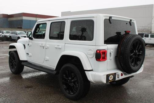 Bright White Clearcoat 2021 Jeep Wrangler Unlimited Sahara Altitude
