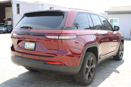 Velvet Red Pearlcoat 2023 Jeep Grand Cherokee Altitude