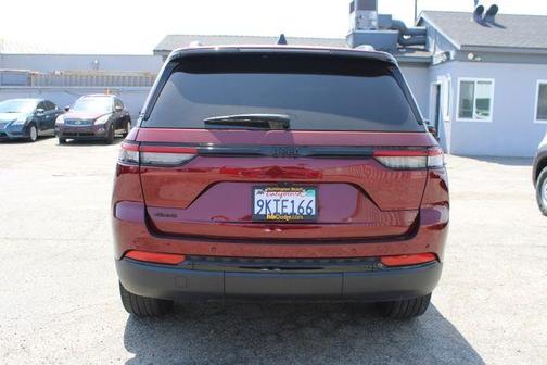 Velvet Red Pearlcoat 2023 Jeep Grand Cherokee Altitude