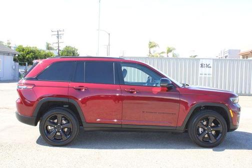 Velvet Red Pearlcoat 2023 Jeep Grand Cherokee Altitude