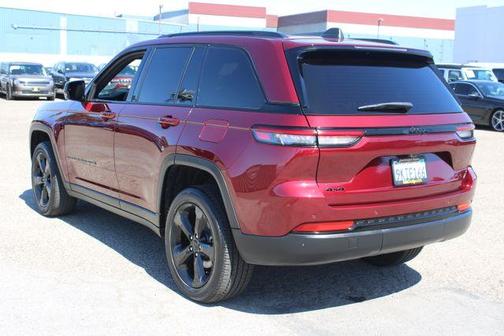 Velvet Red Pearlcoat 2023 Jeep Grand Cherokee Altitude