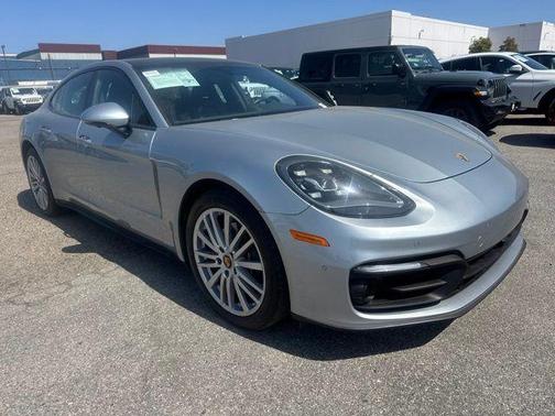 Dolomite Silver Metallic 2023 Porsche Panamera 4 Platinum Edition