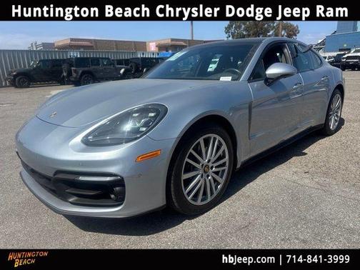 Dolomite Silver Metallic 2023 Porsche Panamera 4 Platinum Edition