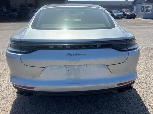 Dolomite Silver Metallic 2023 Porsche Panamera 4 Platinum Edition