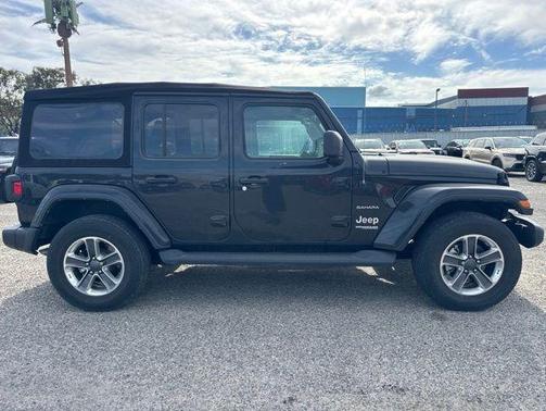 Black Clearcoat 2022 Jeep Wrangler Unlimited Sahara