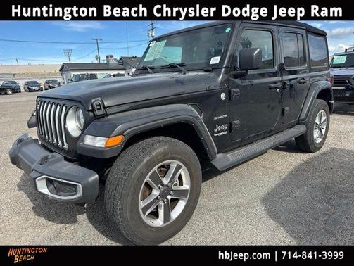 Black Clearcoat 2022 Jeep Wrangler Unlimited Sahara