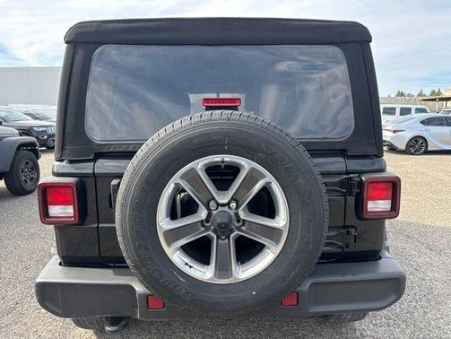 Black Clearcoat 2022 Jeep Wrangler Unlimited Sahara
