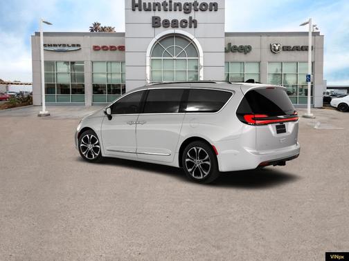 2026 Chrysler Pacifica Pinnacle AWD