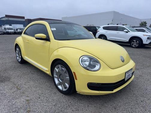 Saturn Yellow 2012 Volkswagen Beetle 2.5L