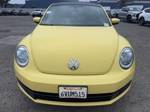 Saturn Yellow 2012 Volkswagen Beetle 2.5L