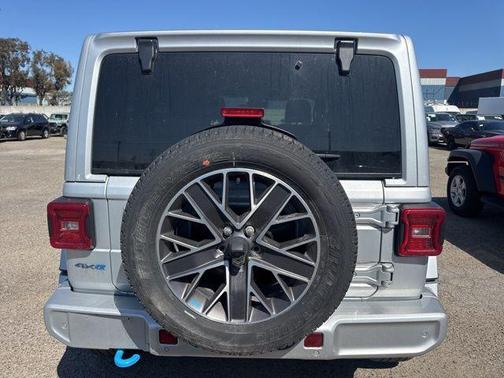 Silver Zynith Clearcoat 2023 Jeep Wrangler 4xe Sahara