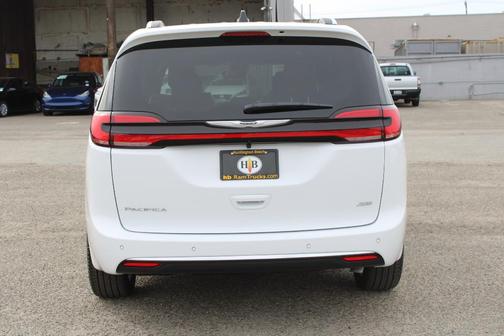 2026 Chrysler Pacifica Pinnacle