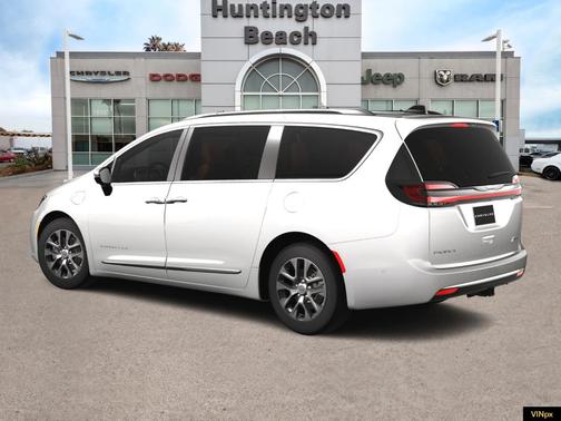 2025 Chrysler Pacifica Hybrid Pinnacle