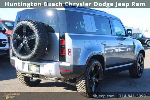 2023 Land Rover Defender 110 SE