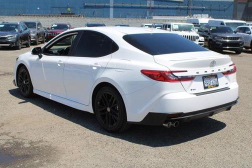 Ice 2025 Toyota Camry SE
