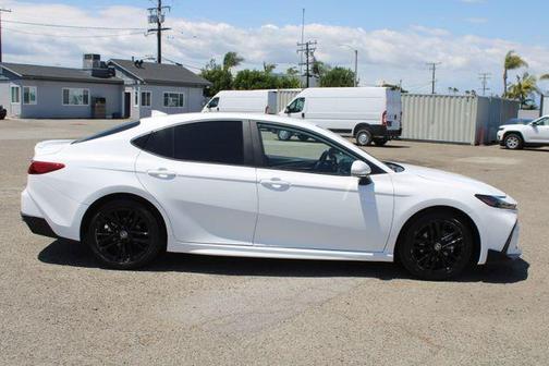 Ice 2025 Toyota Camry SE