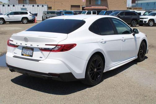 Ice 2025 Toyota Camry SE
