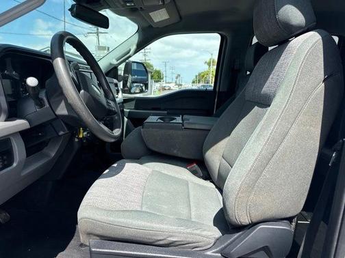 Oxford White 2023 Ford F-250 XLT