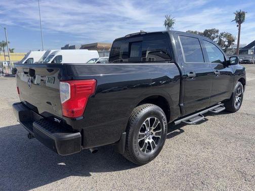 2023 Nissan Titan SV