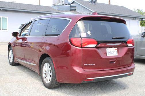 Velvet 2018 Chrysler Pacifica Touring-L