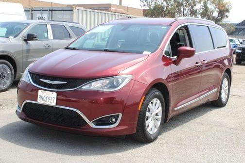Velvet 2018 Chrysler Pacifica Touring-L