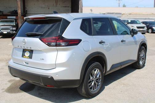 Brilliant Silver Metallic 2024 Nissan Rogue S