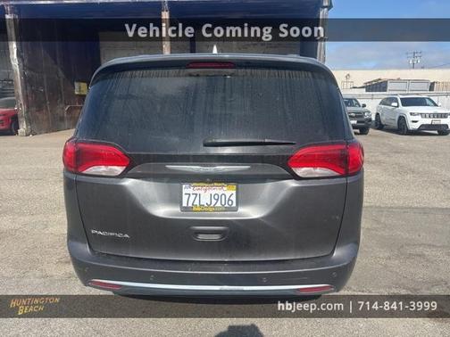 2017 Chrysler Pacifica Touring-L