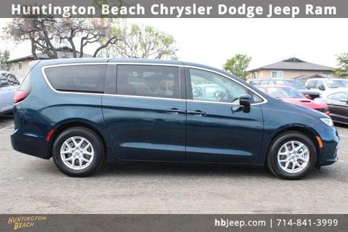 2023 Chrysler Pacifica Touring-L