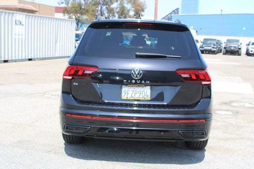 Deep Black Pearl Effect 2023 Volkswagen Tiguan 2.0T SE R-Line Black