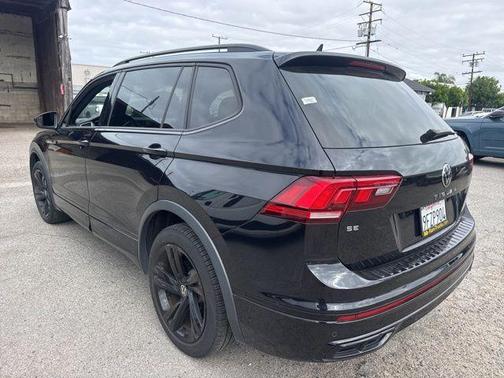 Deep Black Pearl Effect 2023 Volkswagen Tiguan 2.0T SE R-Line Black