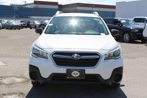 White 2018 Subaru Outback 2.5i