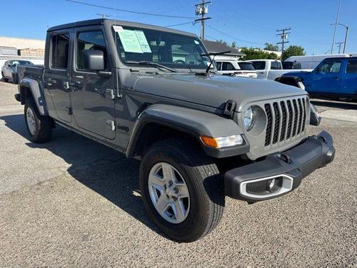 Sting Gray Clearcoat 2022 Jeep Gladiator Sport