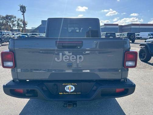 Sting Gray Clearcoat 2022 Jeep Gladiator Sport